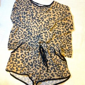 Leopard lounge set